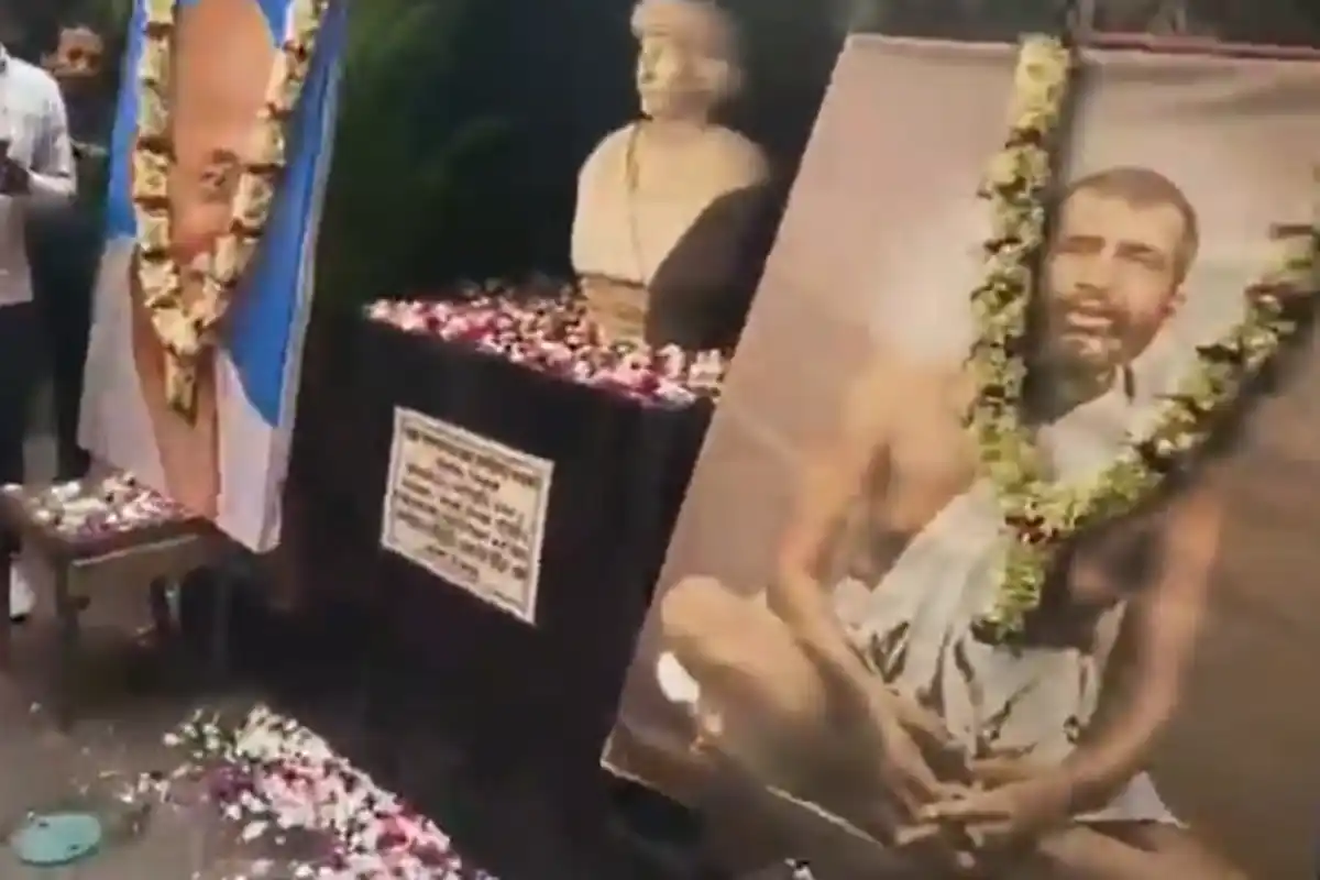 Mamata Banerjee pays tribute Raja Ram Mohan Roy: राजा राममोहन राय को श्रद्धांजलि देने ऐतिहासिक राममोहन लाइब्रेरी पहुंचीं ममता बनर्जी (Image Source: RB / Ekbal)