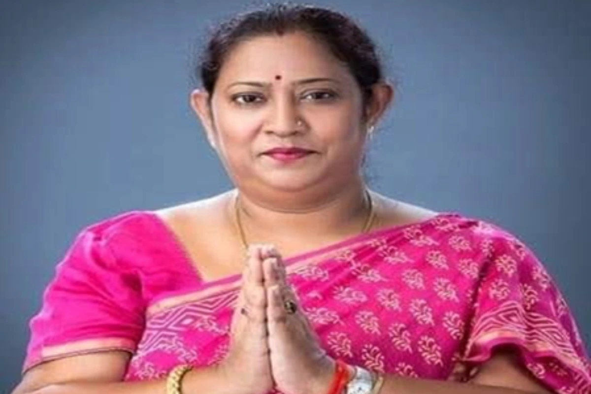 TMC पर बढ़ा दबाव! फिरहाद हकीम के बाद बिधाननगर की मेयर कृष्णा चक्रवर्ती ने भी दिया इस्तीफा