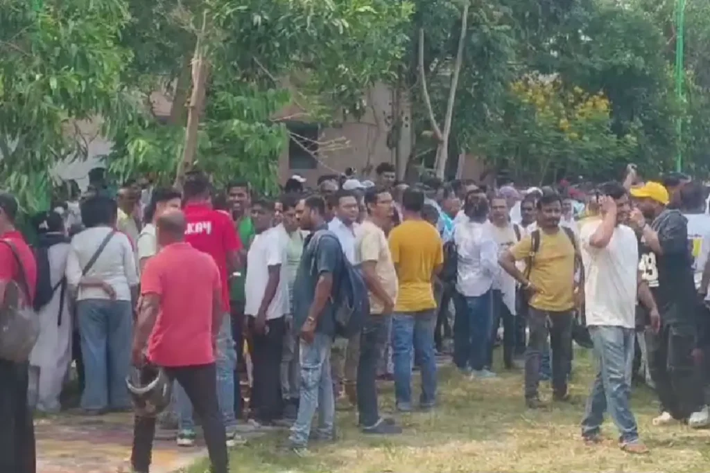 कोलकाता: फेडरेशन विवाद को लेकर टॉलीवुड में हंगामा, दो गुटों में झड़प