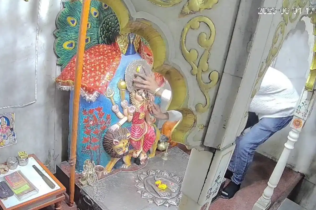 Nagpur temple gold necklace theft: माता के दर्शन के बाद सोने का हार चोरी करने वाले दो आरोपी गिरफ्तार