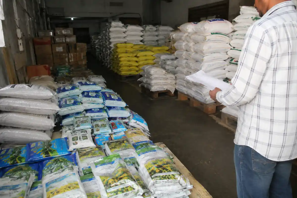 Nagpur illegal fertilizer seed seizure agriculture department: नागपुर में 1 करोड़ 51 लाख रुपये के बीज पैकेट और उर्वरक जब्त, आठ लोगों पर मामला दर्ज
