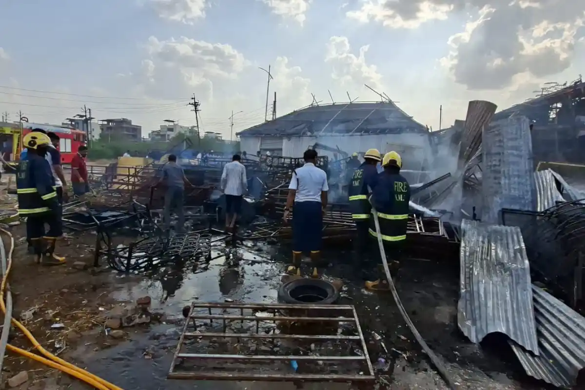 Nagpur Nandanvan tent decoration center fire loss: नंदनवन क्षेत्र के बिछायत केंद्र में लगी भीषण आग, लाखों रुपये की सामग्री जलकर राख