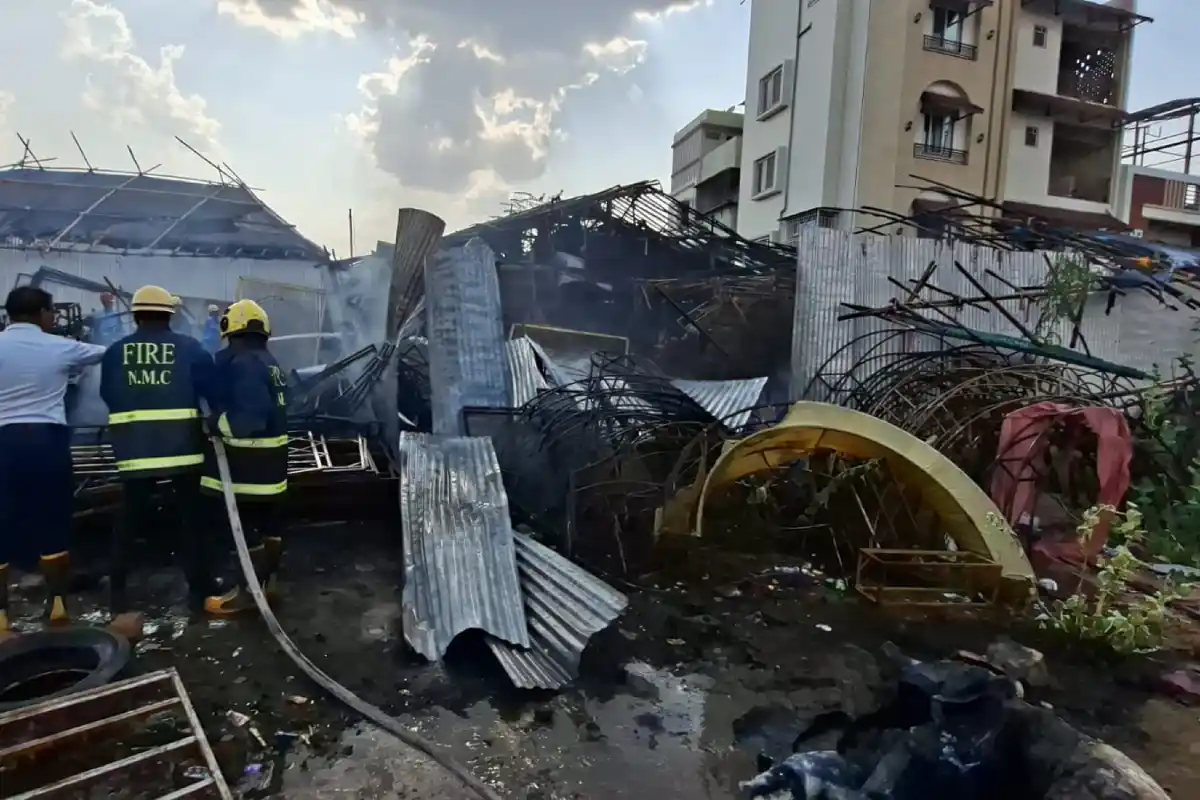 Nagpur Nandanvan tent decoration center fire loss: नंदनवन क्षेत्र के बिछायत केंद्र में लगी भीषण आग, लाखों रुपये की सामग्री जलकर राख