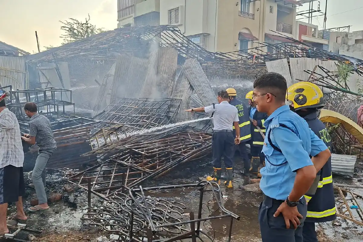Nagpur Nandanvan tent decoration center fire loss: नंदनवन क्षेत्र के बिछायत केंद्र में लगी भीषण आग, लाखों रुपये की सामग्री जलकर राख