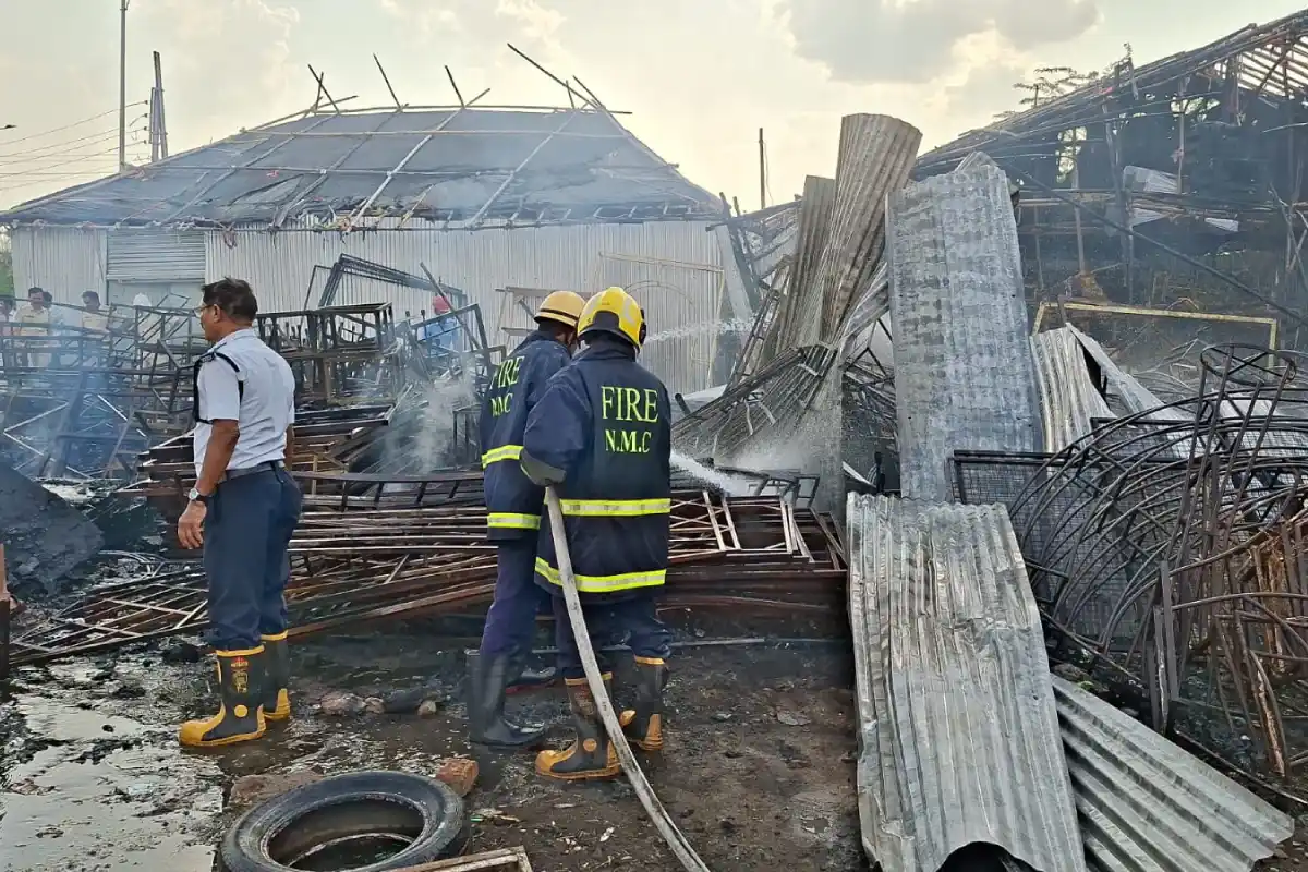 Nagpur Nandanvan tent decoration center fire loss: नंदनवन क्षेत्र के बिछायत केंद्र में लगी भीषण आग, लाखों रुपये की सामग्री जलकर राख