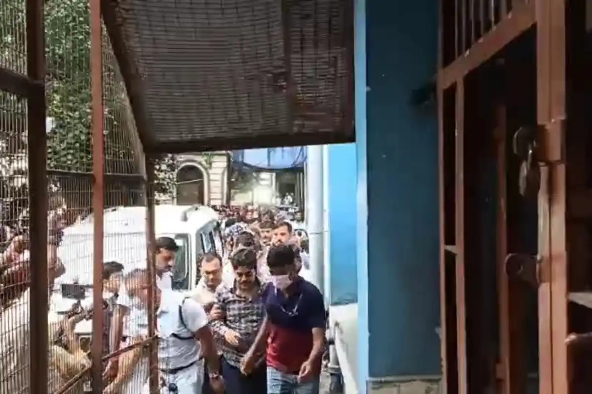 Saokat Molla NIA arrest Bankshal Court Kolkata: शौकत मोल्ला को अदालत में पेश किए जाने के दौरान अदालत परिसर में नारेबाजी, मामले पर बढ़ी चर्चा