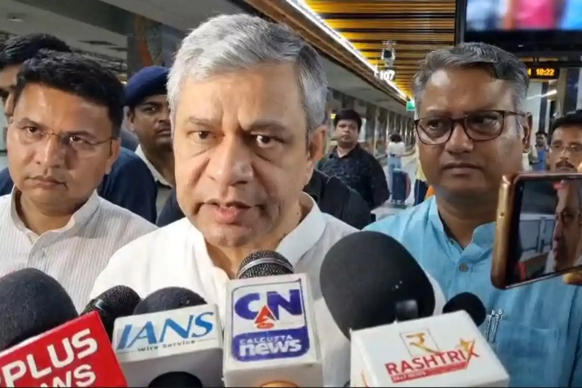 Kolkata Metro Project Review Railway Minister visit: कोलकाता मेट्रो के विकास कार्यों की समीक्षा करने पहुंचे रेल मंत्री, परियोजनाओं और यात्री सुविधाओं पर हुई चर्चा