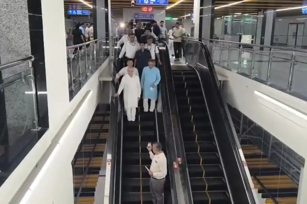 Kolkata Metro Project Review Railway Minister visit: कोलकाता मेट्रो के विकास कार्यों की समीक्षा करने पहुंचे रेल मंत्री, परियोजनाओं और यात्री सुविधाओं पर हुई चर्चा