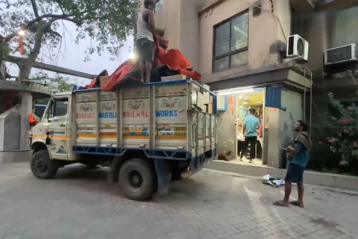 Illegal medicines seized Belur Howrah Kailash Mishra office: हावड़ा में कार्यालय के भीतर मिले करोड़ों रुपये के अवैध दवा भंडार, जांच से इलाके में बढ़ी हलचल