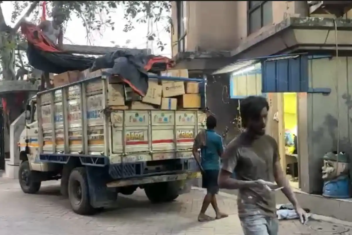 Illegal medicines seized Belur Howrah Kailash Mishra office: हावड़ा में कार्यालय के भीतर मिले करोड़ों रुपये के अवैध दवा भंडार, जांच से इलाके में बढ़ी हलचल