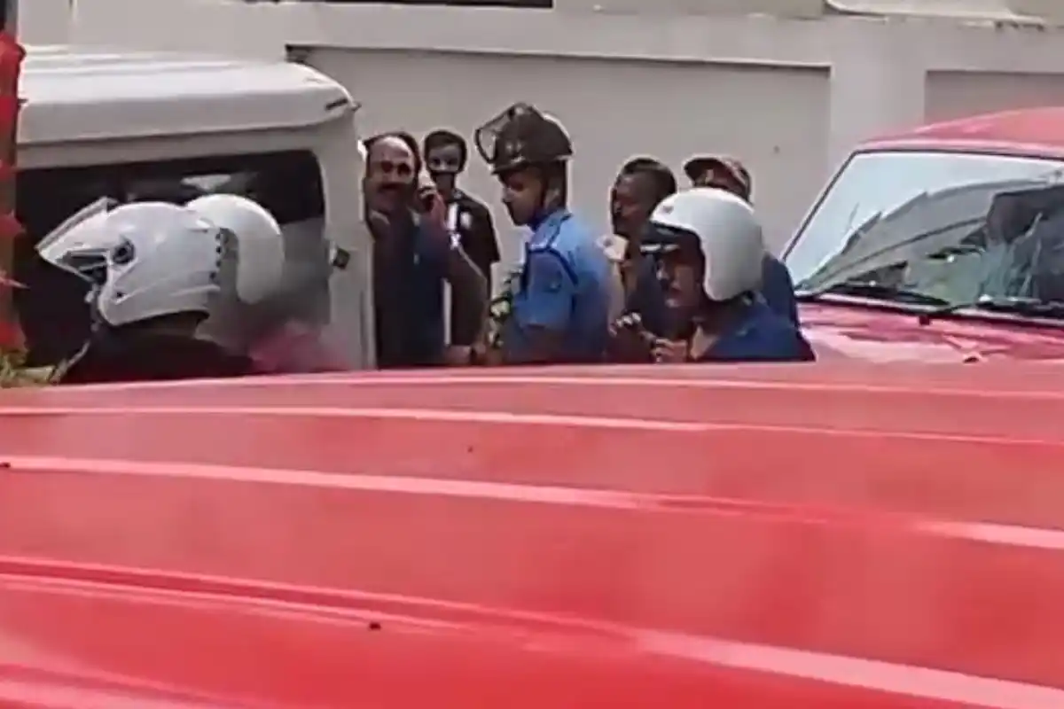 Patuli Thana Bappaditya egg throwing Incident: पाटुली थाना से बाहर लाए गए बाप्पादित्य पर लोगों ने अंडे फेंके, इलाके में दिखा लोगों का गुस्सा
