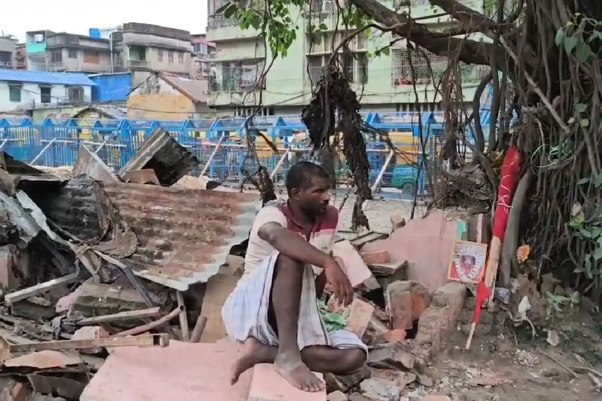 Jadavpur hawker eviction SFI protest: यादवपुर में हाकर हटाने की कार्रवाई के बाद विरोध, पुलिस तैनात और इलाके में बना तनाव