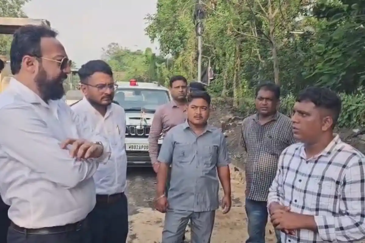 Kolkata News: तारातला से जिंजिरा बाजार तक सड़क का काम तेजी से जारी, 20 दिनों में पूरा होने का दावा 16 Taratala Jinjira Bazar road repair work Kolkata: तारातला से जिंजिरा बाजार तक सड़क का काम तेज, 20 दिनों में पूरा होने का दावा
