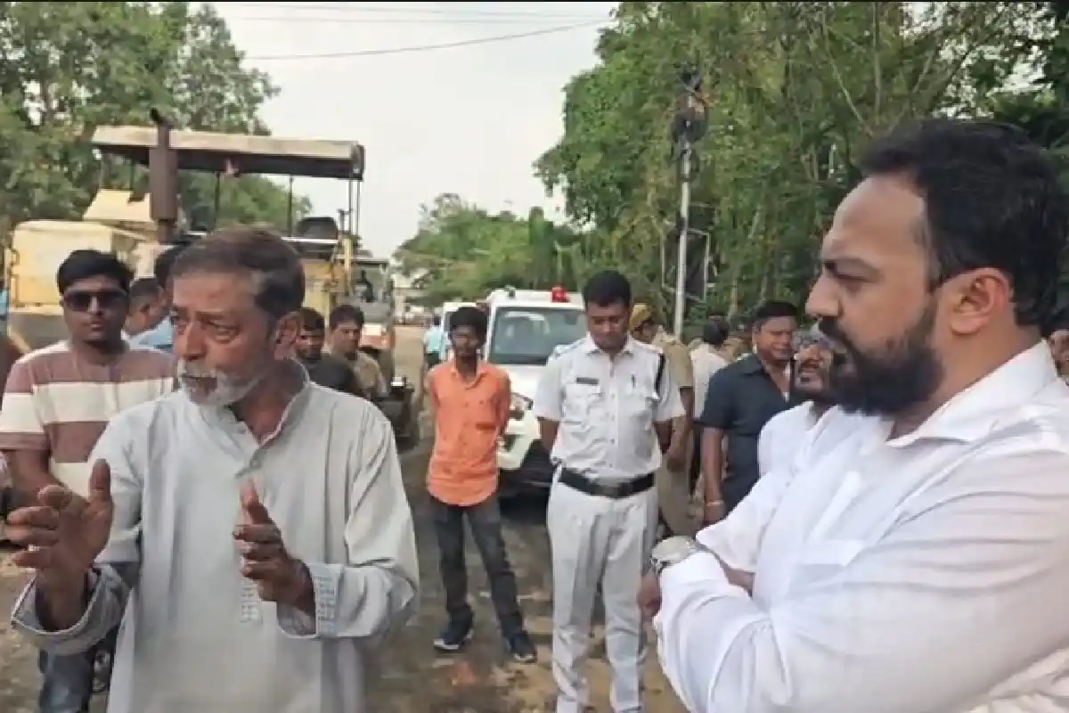 Kolkata News: तारातला से जिंजिरा बाजार तक सड़क का काम तेजी से जारी, 20 दिनों में पूरा होने का दावा 12 Taratala Jinjira Bazar road repair work Kolkata: तारातला से जिंजिरा बाजार तक सड़क का काम तेज, 20 दिनों में पूरा होने का दावा