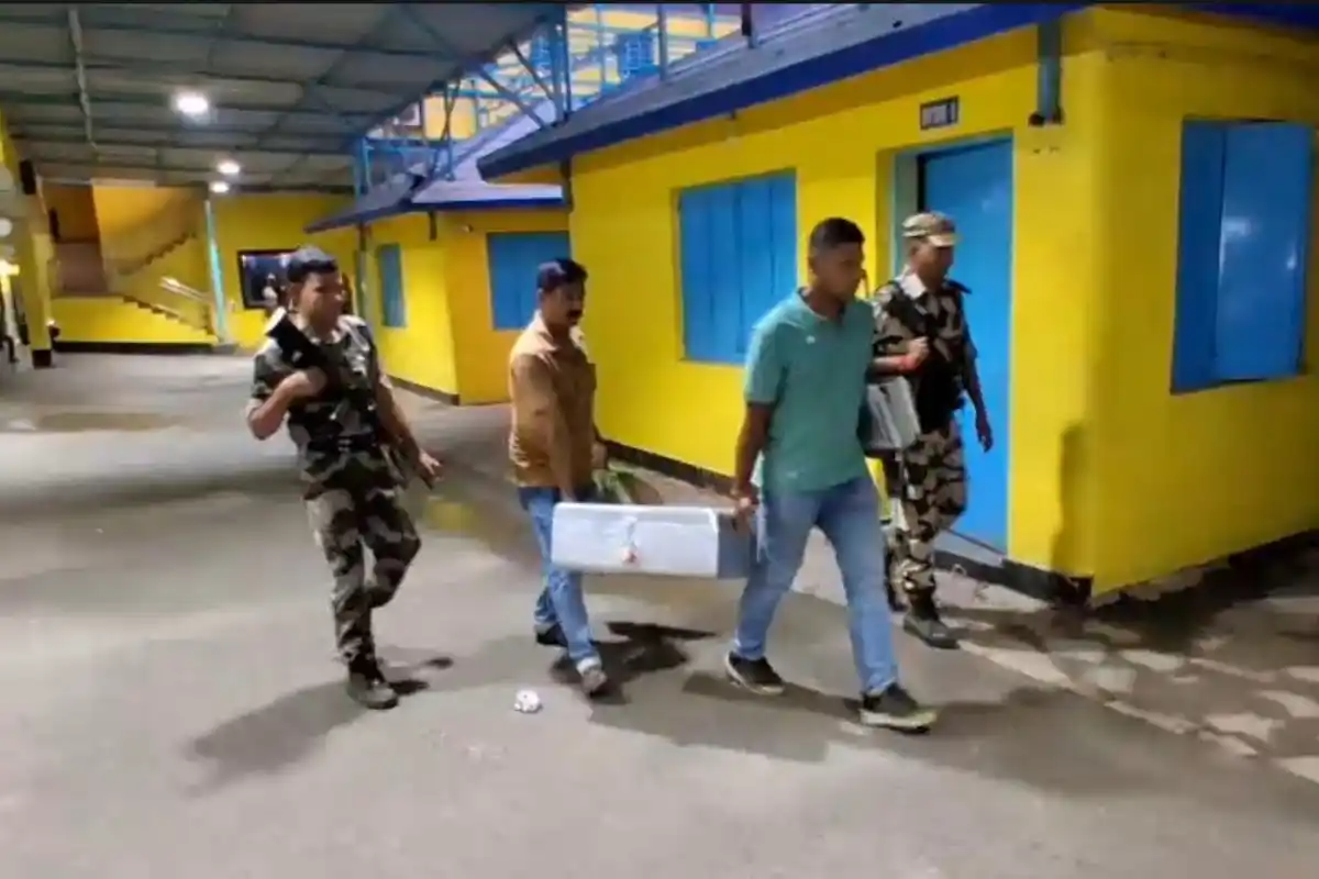 Kanchrapara School Crore cash recovery: कांचरापाड़ा के स्कूल के बंद कमरे से 1 करोड़ 77 लाख रुपये बरामद, पुलिस ने दो लोगों को हिरासत में लिया