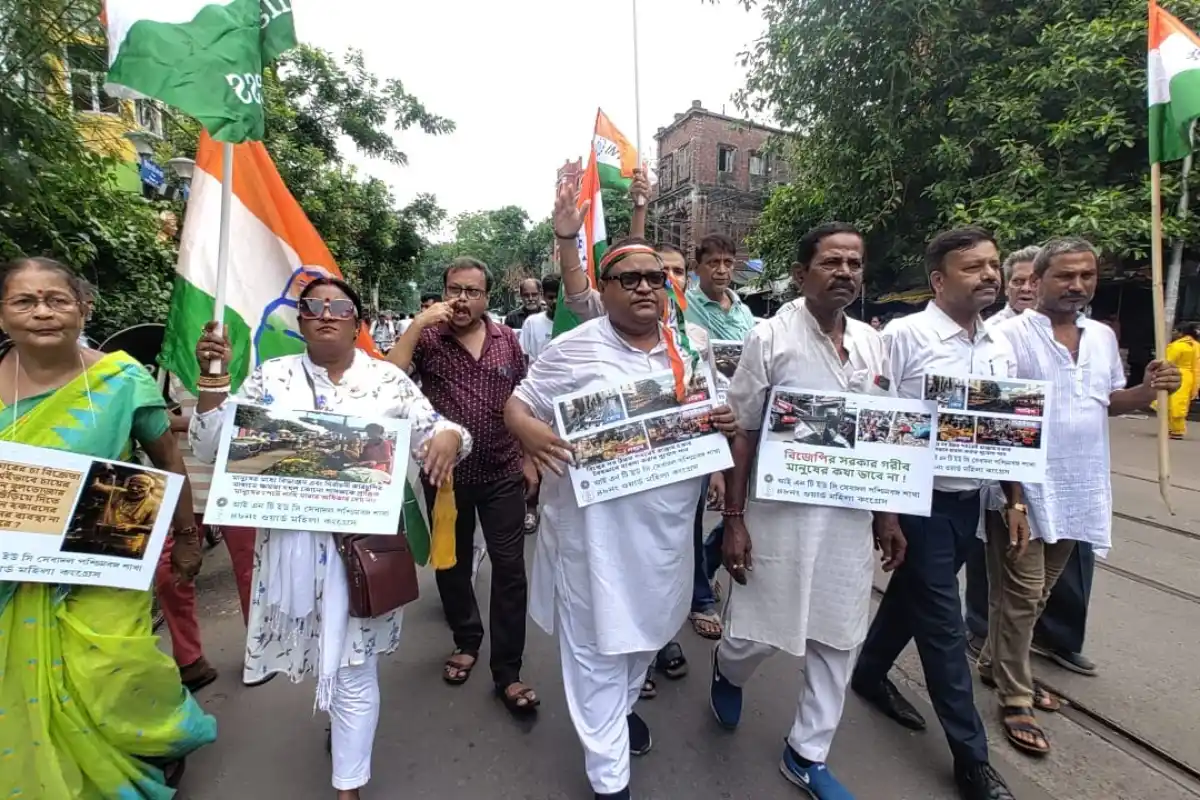 Kolkata hawker eviction rehabilitation protest: पुनर्वास के बिना हकारों को हटाने के विरोध में मध्य कोलकाता में निकली रैली