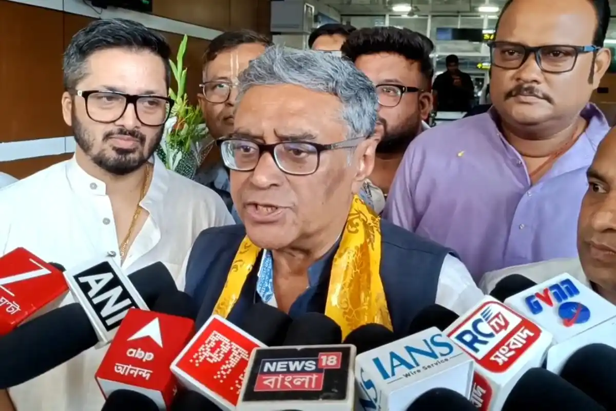 Swapan Dasgupta Bagdogra visit before state budget: राज्य बजट पेश होने से पहले उत्तर बंगाल पहुंचे वित्त मंत्री, बागडोगरा में हुआ आगमन