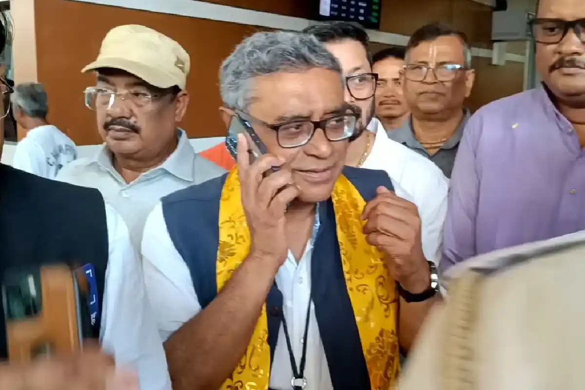 Swapan Dasgupta Bagdogra visit before state budget: राज्य बजट पेश होने से पहले उत्तर बंगाल पहुंचे वित्त मंत्री, बागडोगरा में हुआ आगमन
