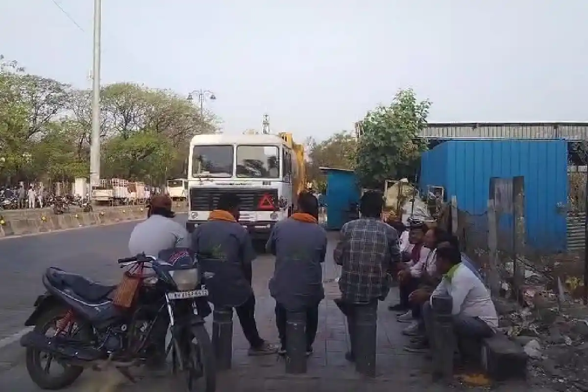 Nagpur Municipal Corporation contract workers strike: मनपा के संविदा कर्मचारी वेतन और अवकाश राशि के भुगतान की मांग को लेकर कामबंद आंदोलन पर