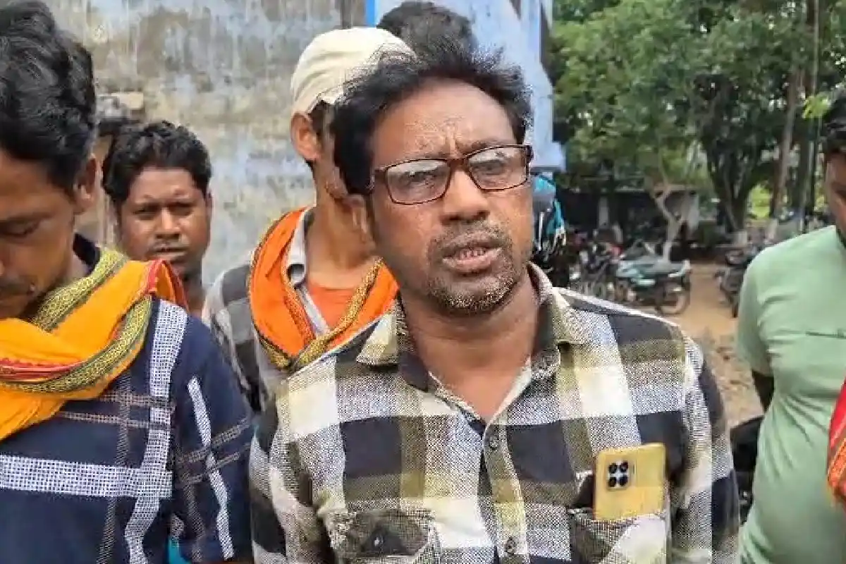 Durgapur Lover Couple Found Hanging Before Wedding: शादी से एक दिन पहले युवती और उसके प्रेमी का शव पेड़ से लटका मिला, इलाके में शोक और कई सवाल