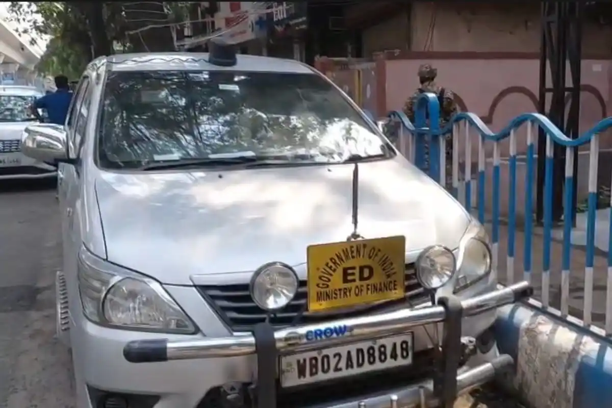 Kolkata News: मदन मित्र के जोकर फ्लैट में ईडी अधिकारियों की जांच, मामले को लेकर बढ़ी राजनीतिक चर्चा