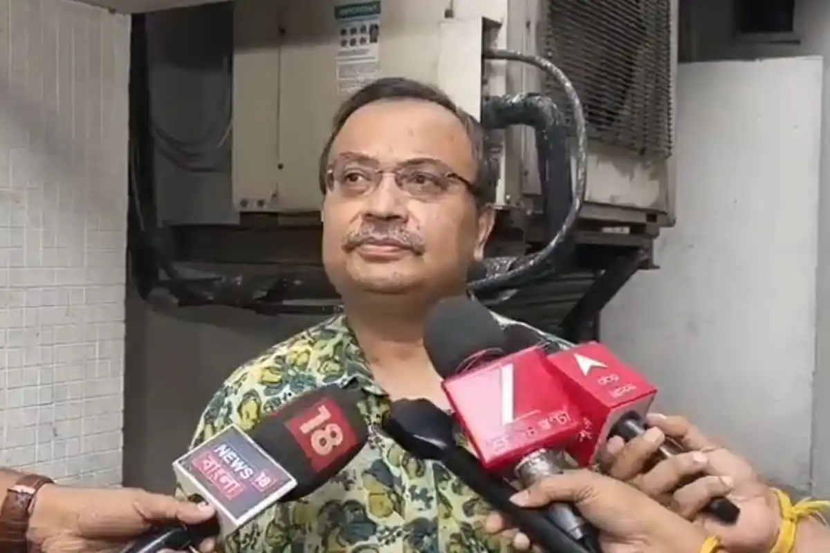 Kolkata News: कालीघाट में ममता बनर्जी के घर पहुंचने के दौरान पत्रकारों से मिले कुनाल घोष