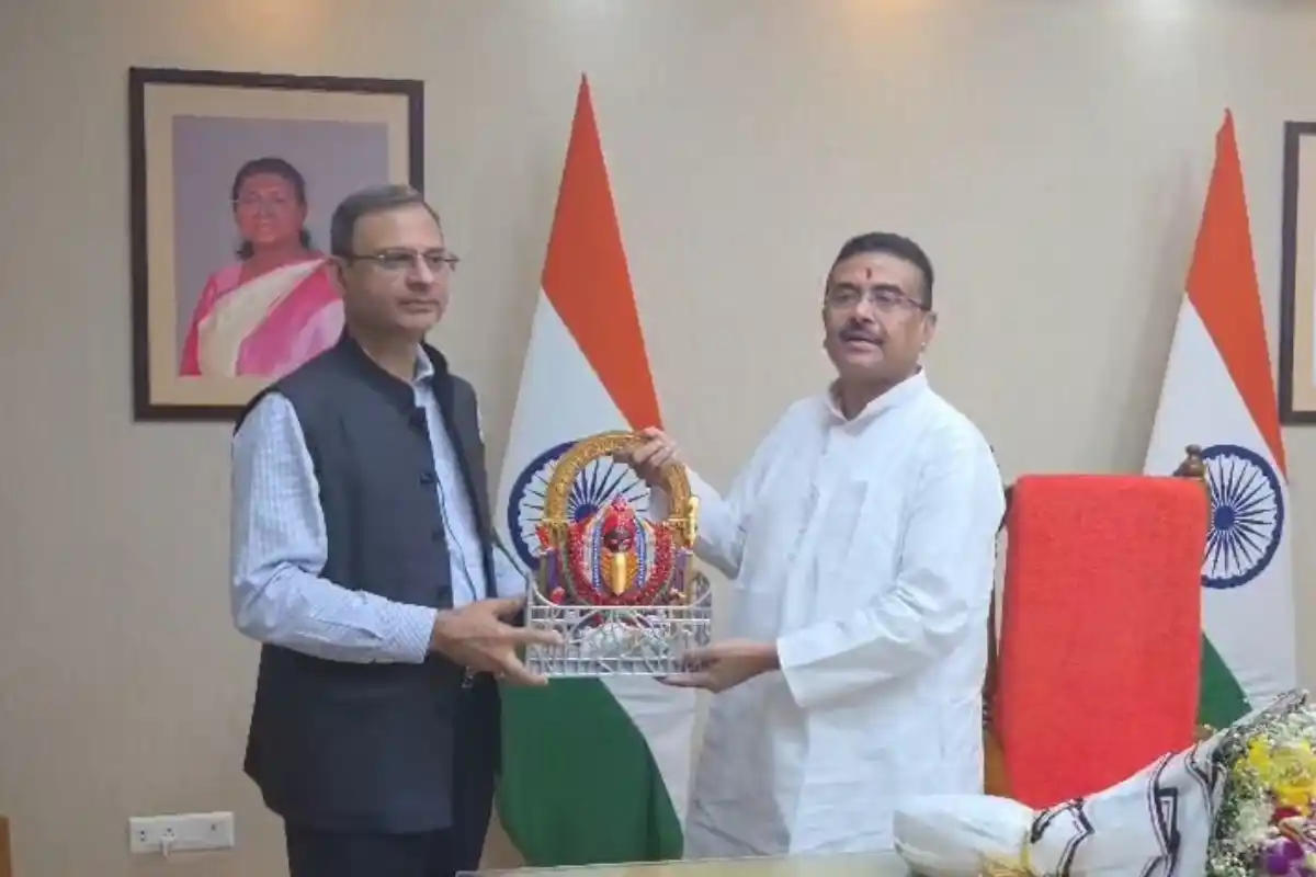 Suvendu Adhikari Meets RBI Governor Sanjay Malhotra Kolkata: मुख्यमंत्री शुभेंदु अधिकारी ने रिजर्व बैंक के गवर्नर संजय मल्होत्रा से की मुलाकात