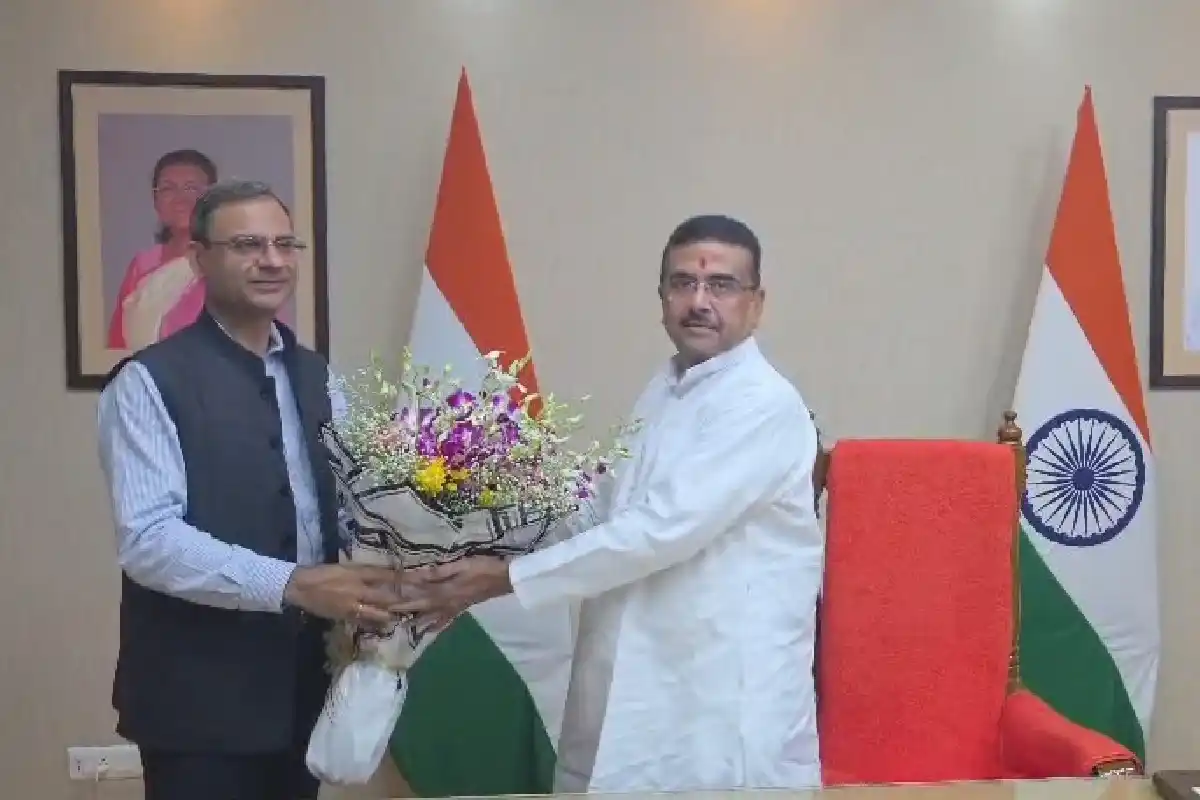Suvendu Adhikari Meets RBI Governor Sanjay Malhotra Kolkata: मुख्यमंत्री शुभेंदु अधिकारी ने रिजर्व बैंक के गवर्नर संजय मल्होत्रा से की मुलाकात