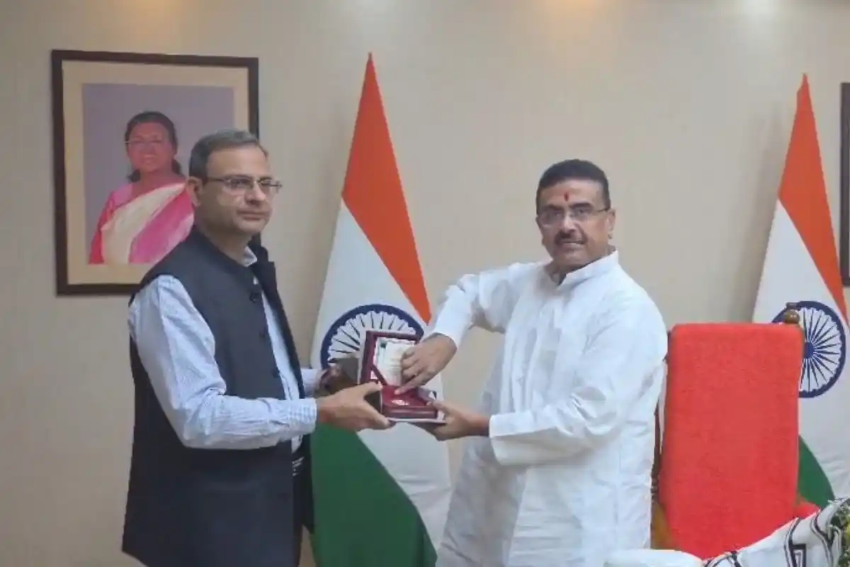 Suvendu Adhikari Meets RBI Governor Sanjay Malhotra Kolkata: मुख्यमंत्री शुभेंदु अधिकारी ने रिजर्व बैंक के गवर्नर संजय मल्होत्रा से की मुलाकात