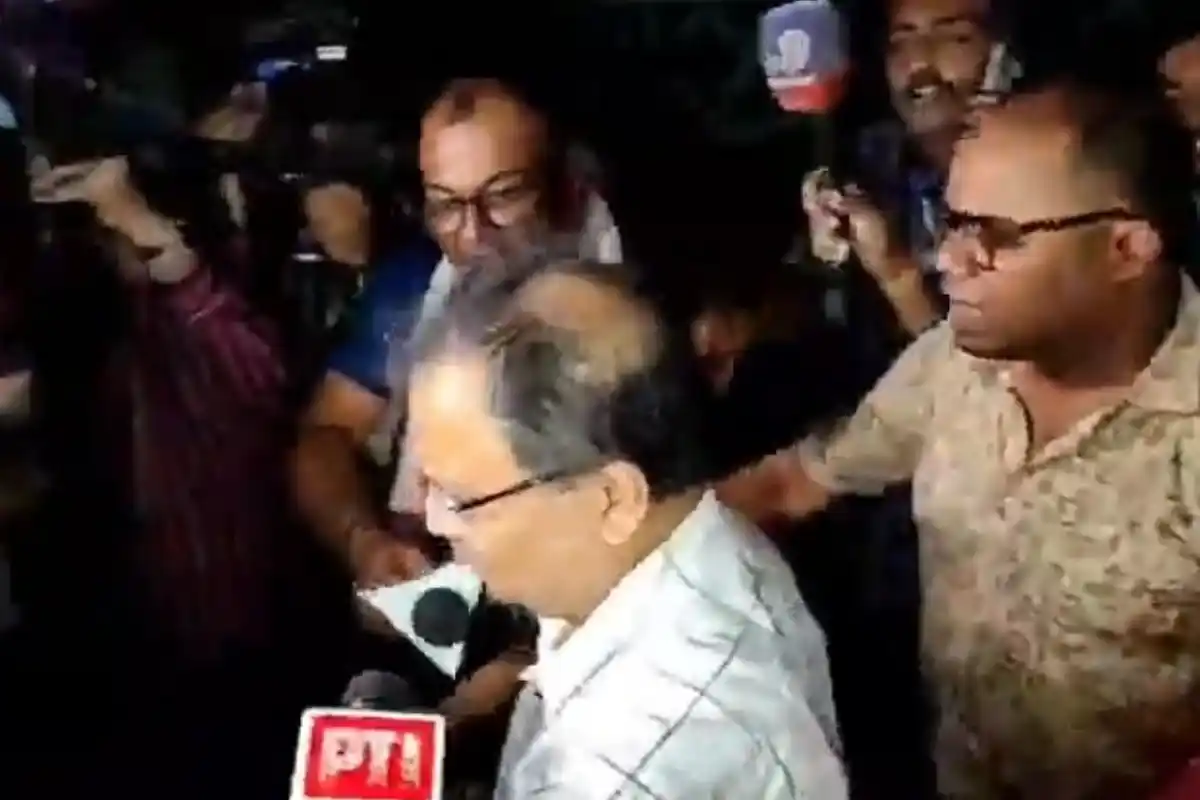 Kunal Ghosh meets Mamata Banerjee Kalighat: भवानी भवन से निकलकर सीधे कालीघाट में ममता बनर्जी के घर पहुंचे कुनाल घोष