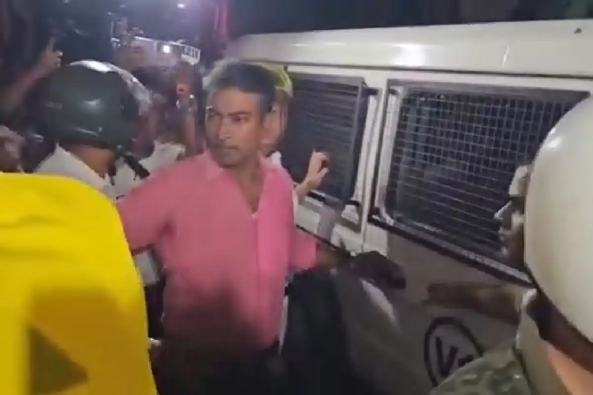 Aroop Biswas egg attack Alipur Kolkata: अलीपुर में बाहर निकलते समय अरूप विश्वास पर अंडा फेंके जाने की घटना से राजनीतिक माहौल गरमाया