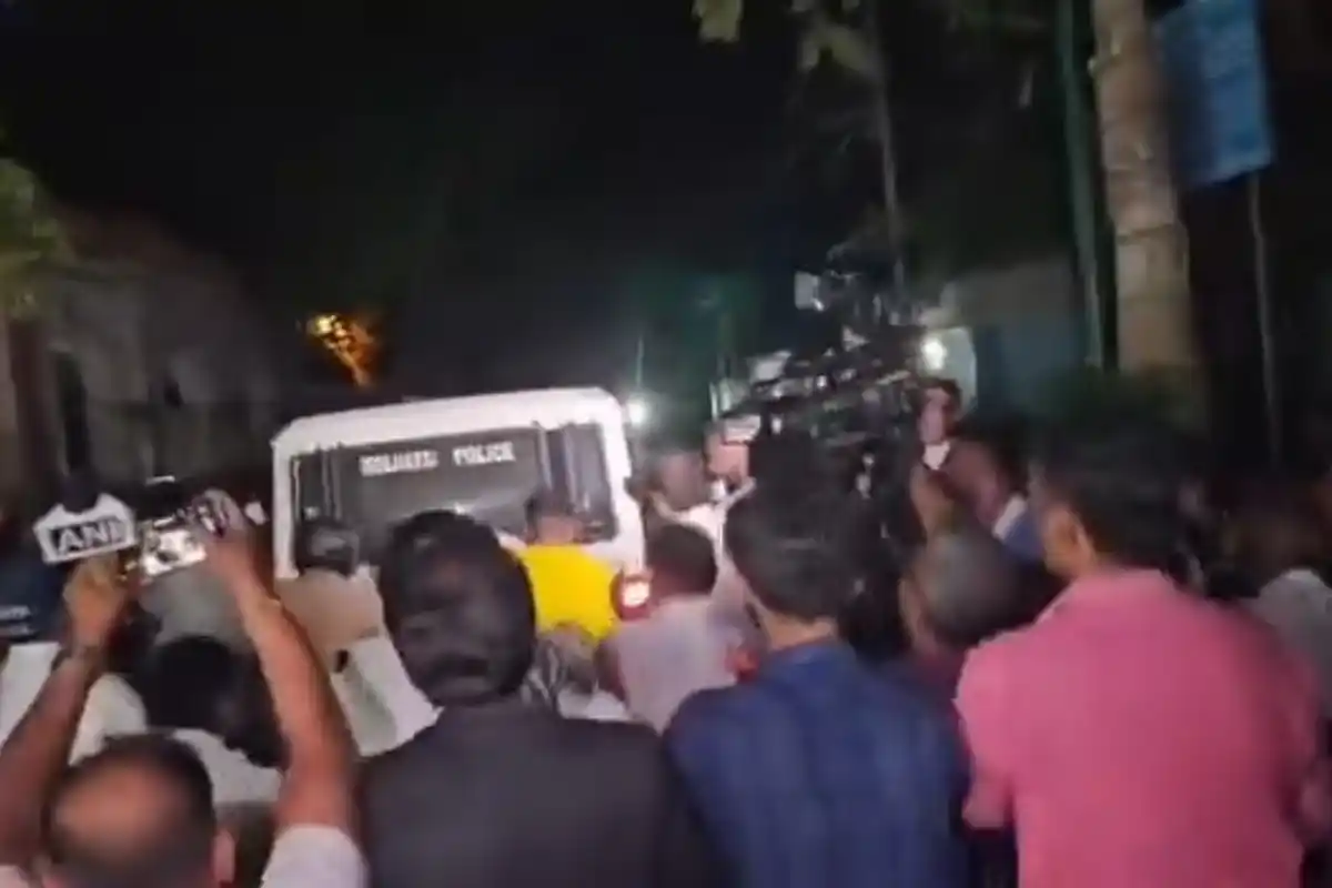 Aroop Biswas egg attack Alipur Kolkata: अलीपुर में बाहर निकलते समय अरूप विश्वास पर अंडा फेंके जाने की घटना से राजनीतिक माहौल गरमाया