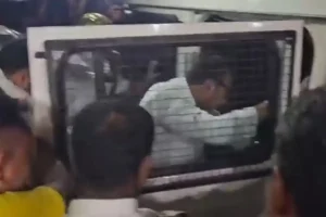Aroop Biswas egg attack Alipur Kolkata: अलीपुर में बाहर निकलते समय अरूप विश्वास पर अंडा फेंके जाने की घटना से राजनीतिक माहौल गरमाया