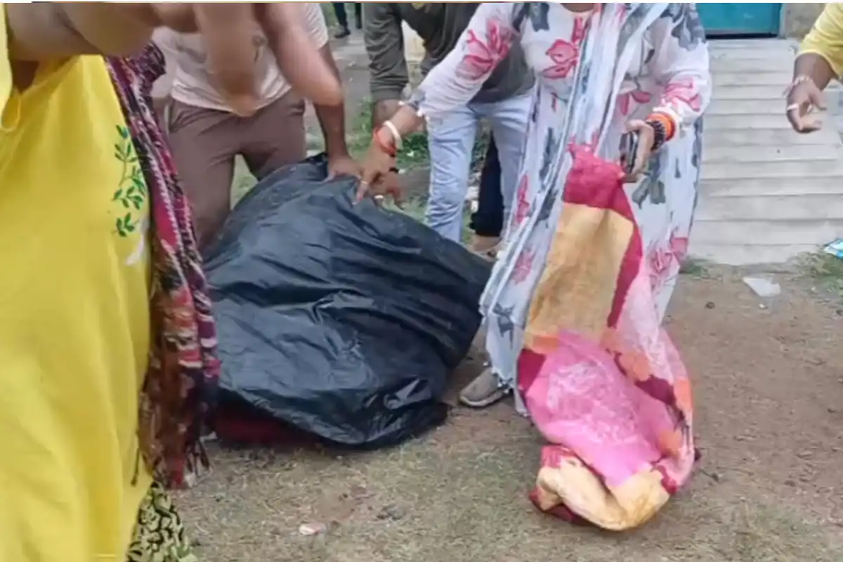 Asansol Refugee Development Centre TMC flags controversy: आसनसोल में शरणार्थी विकास केंद्र से पार्टी झंडे और राहत सामग्री मिलने पर भाजपा ने जताई आपत्ति