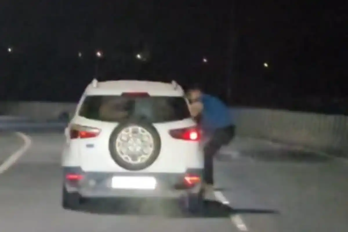 Siliguri Toll Worker Dragged 12km car rescued: शिलिगुड़ी में टोल न देकर भाग रही गाड़ी से लटक गया कर्मचारी, युवक की सतर्कता से बची जान