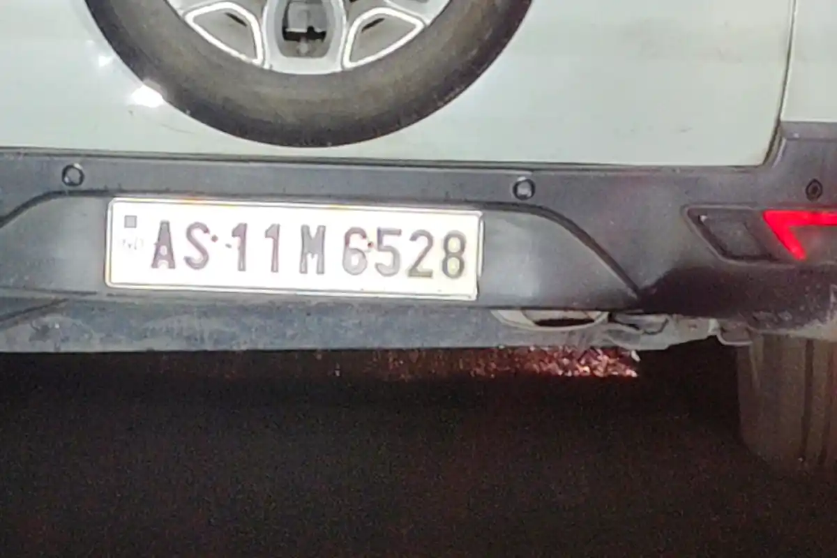 Siliguri Toll Worker Dragged 12km car rescued: शिलिगुड़ी में टोल न देकर भाग रही गाड़ी से लटक गया कर्मचारी, युवक की सतर्कता से बची जान