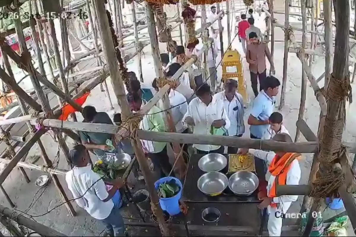 Parbhani temple roof collapse: महाराष्ट्र के परभणी में मंदिर की छत गिरने से बड़ा हादसा, कई लोगों के दबे होने की आशंका