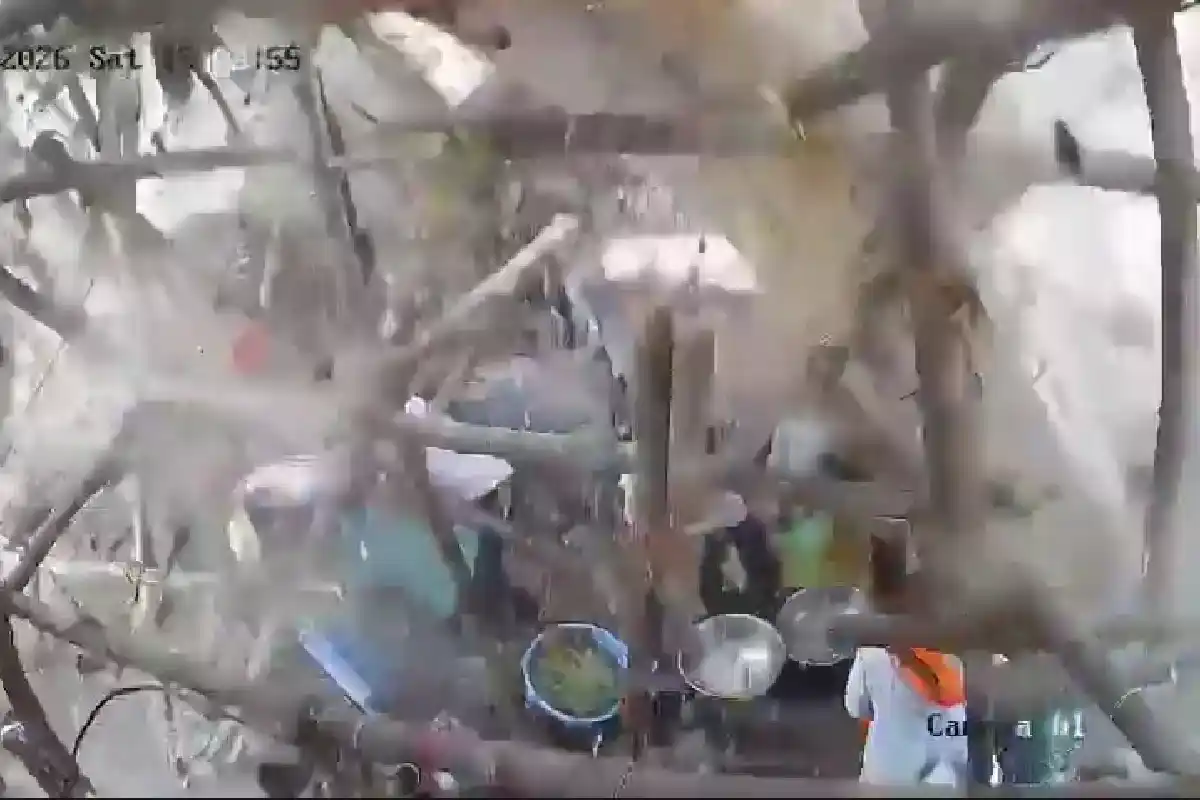 महाराष्ट्र के परभणी में मंदिर की छत गिरने से बड़ा हादसा, कई लोगों के दबे होने की आशंका