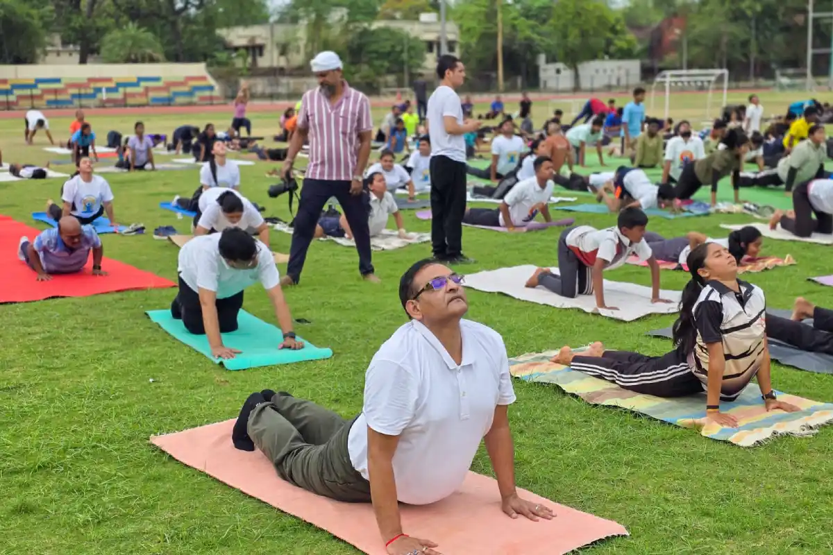 International Yoga Day Nagpur University celebration: स्वस्थ और निरोगी जीवन के लिए नियमित योग करने का संदेश, नागपुर विश्वविद्यालय में उत्साह के साथ आयोजन