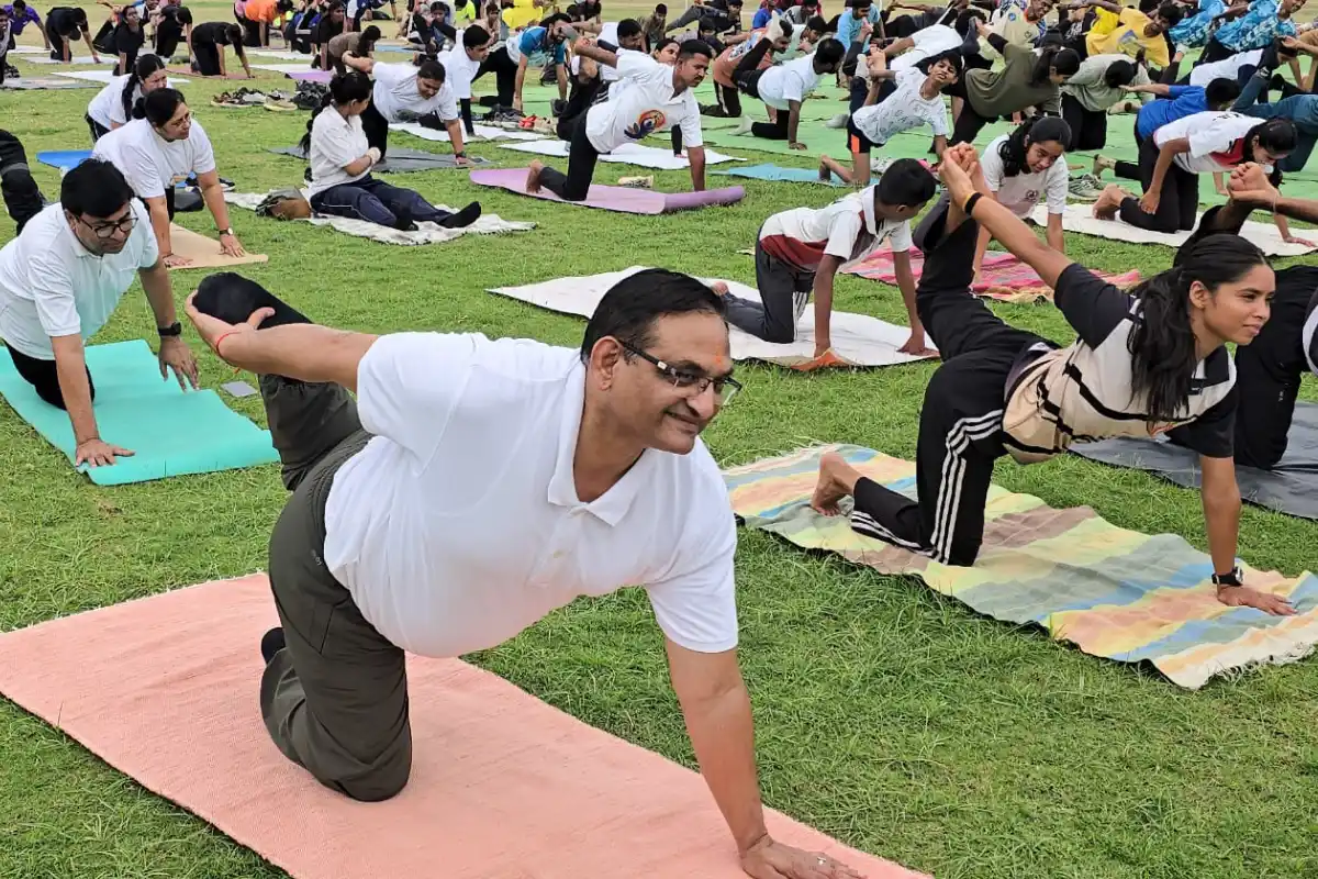 International Yoga Day Nagpur University celebration: स्वस्थ और निरोगी जीवन के लिए नियमित योग करने का संदेश, नागपुर विश्वविद्यालय में उत्साह के साथ आयोजन