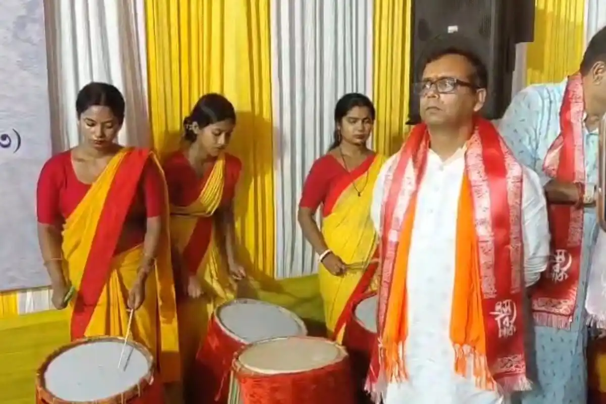 SB Park Thakurpukur Durga Puja 56th Year: ठाकुरपुकुर के एसबी पार्क में खंभा पूजा के साथ 56वें वर्ष की दुर्गा पूजा की हुई शुरुआत