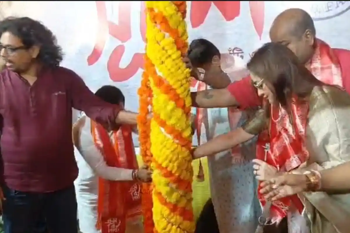 SB Park Thakurpukur Durga Puja 56th Year: ठाकुरपुकुर के एसबी पार्क में खंभा पूजा के साथ 56वें वर्ष की दुर्गा पूजा की हुई शुरुआत
