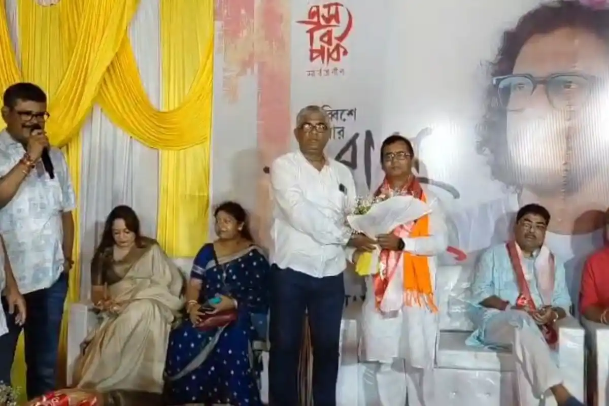 SB Park Thakurpukur Durga Puja 56th Year: ठाकुरपुकुर के एसबी पार्क में खंभा पूजा के साथ 56वें वर्ष की दुर्गा पूजा की हुई शुरुआत