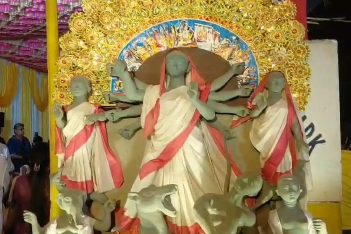 Kolkata News: ठाकुरपुकुर के एसबी पार्क में खंभा पूजा के साथ 56वें वर्ष की दुर्गा पूजा की हुई शुरुआत