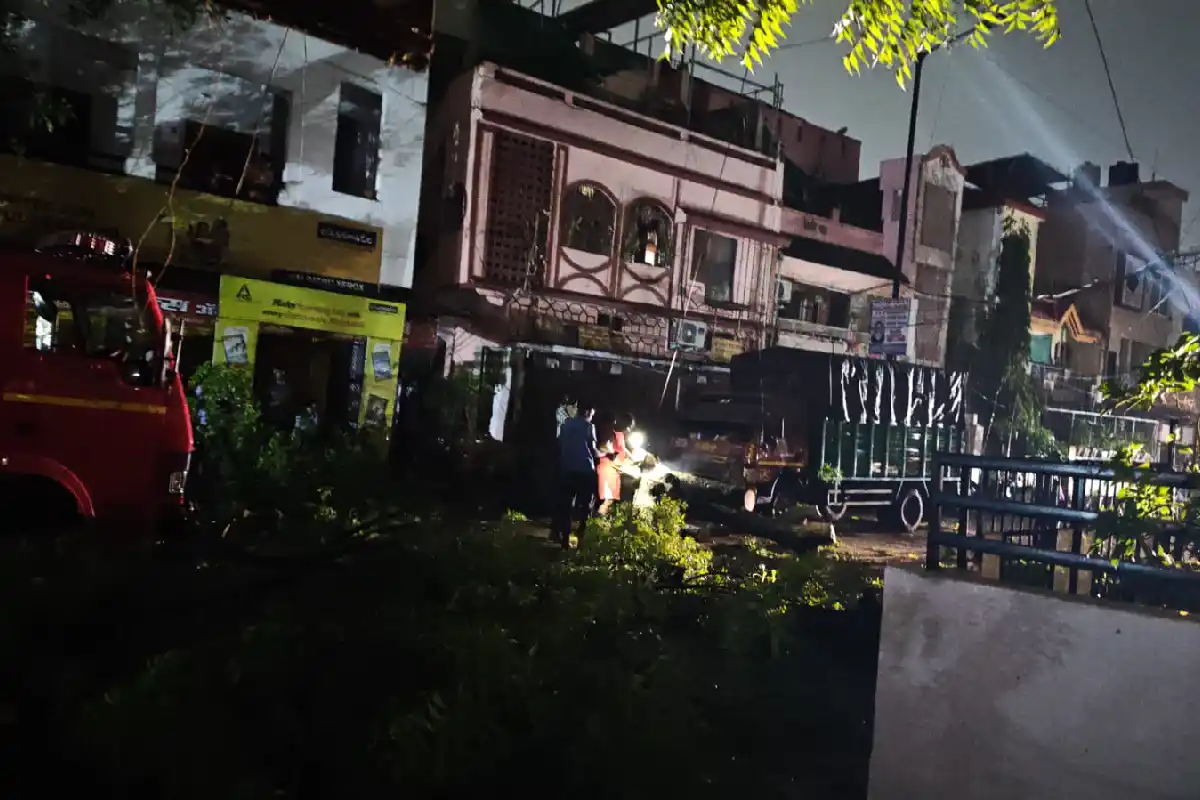 Nagpur heavy rain waterlogging power cut: नागपुर में तेज बारिश से जनजीवन प्रभावित, कई इलाकों में जलभराव और बिजली बाधित