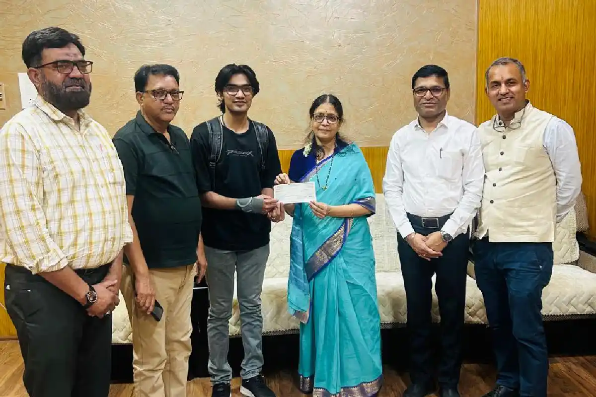 Nagpur News: सर्जरी के लिए छात्र को विश्वविद्यालय से एक लाख रुपये की सहायता मिली