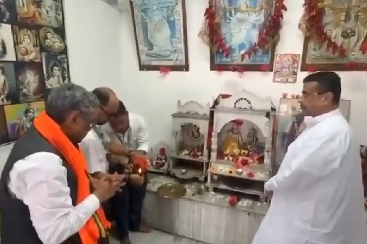 Kolkata News: बजट पेश होने से पहले मुख्यमंत्री शुभेंदु अधिकारी ने विधानसभा मंदिर में की पूजा