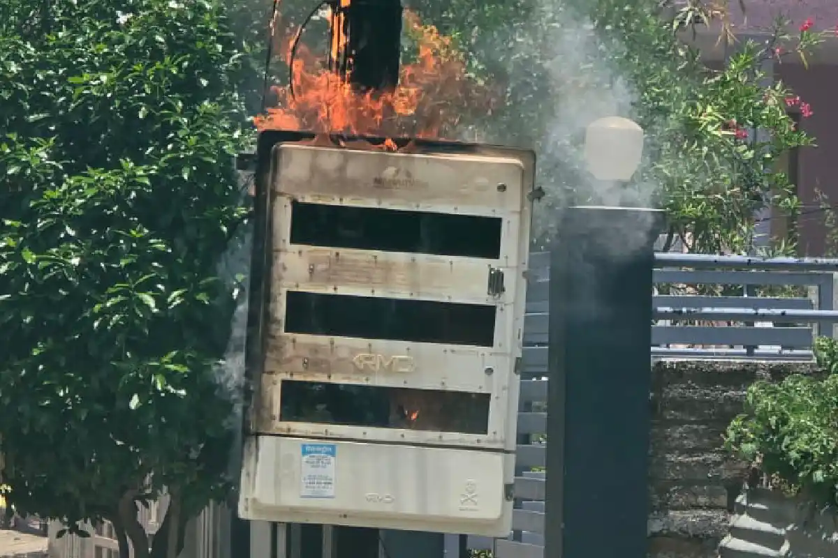 यवतमाल में बिजली खंभे पर लगा स्मार्ट मीटर जलकर खाक, जांच में जुटा विभाग
