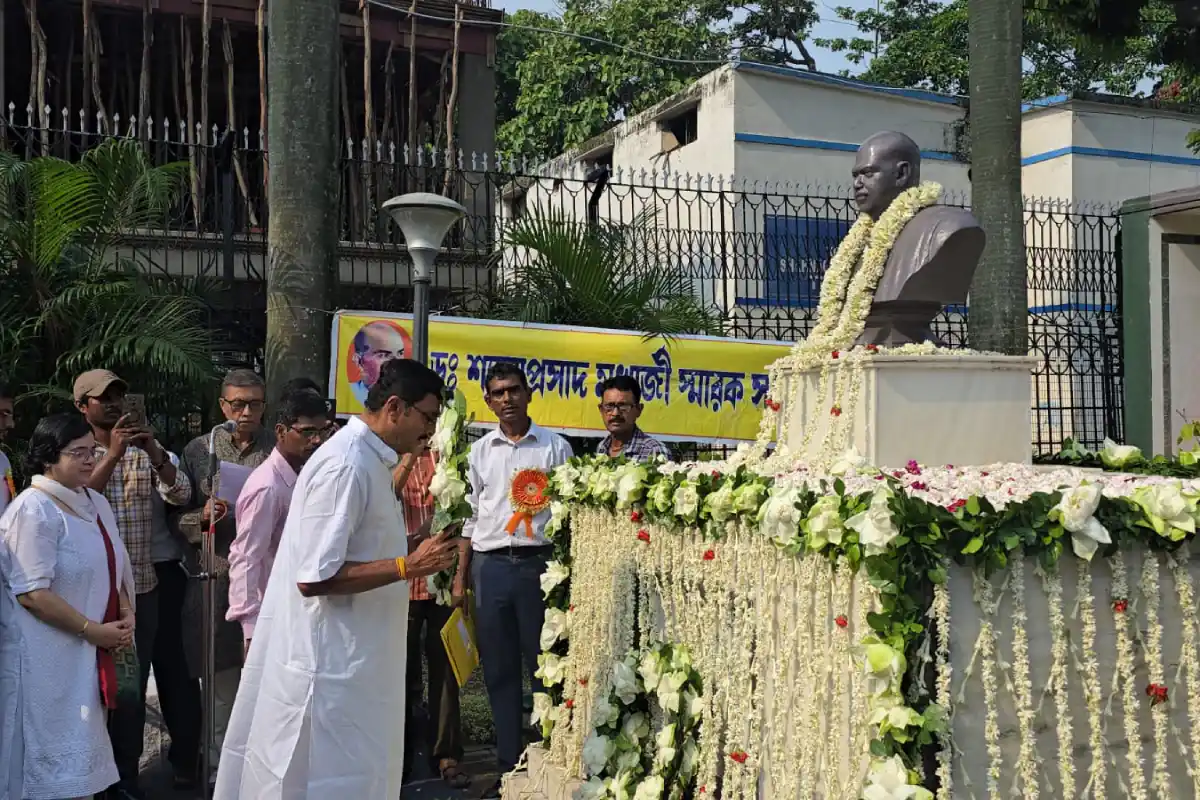 Kolkata News: राहुल सिन्हा ने दी श्रद्धांजलि, तृणमूल की अंदरूनी स्थिति पर उठाए सवाल