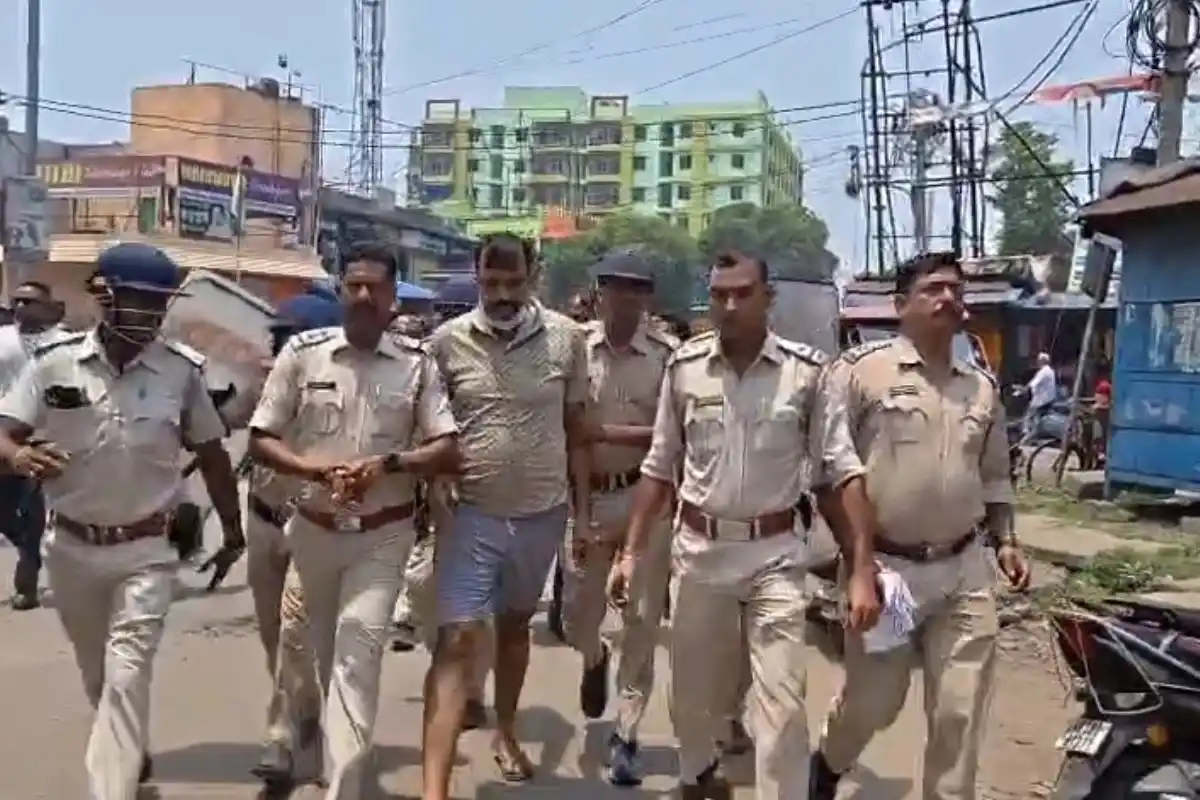 Salanpur TMC leader police custody road show controversy: पुलिस हिरासत में तृणमूल नेता को सड़क पर चलाने की घटना से बढ़ा विवाद, सालानपुर में राजनीतिक बयानबाजी तेज